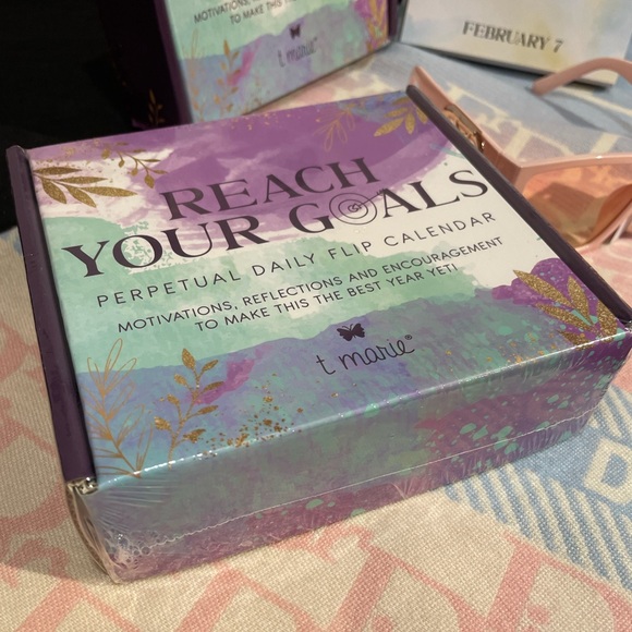 START EACH DAY OFF RIGHT -Perpetual Daily Flip Calendar - Picture 2 of 4